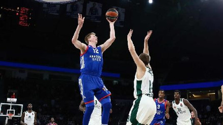 Anadolu Efes: 81 - Panathinaikos: 82
