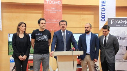 Nihat Zeybekci, TOGED ziyareti esnasında MoBu oynadı