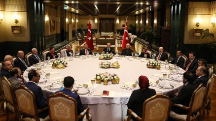 Cumhurbaşkanı Erdoğan, Beştepe Sofrasında eğitimcileri ağırladı