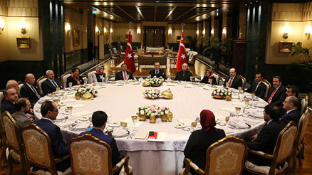 Erdoğan Beştepede öğretmenleri ağırladı, tek tek sordu