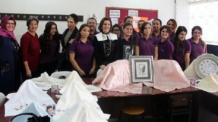 Nil Karaibrahimgilden kız öğrencilere nasihat