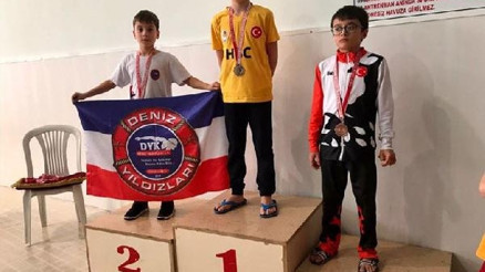 Kırklareli yüzücü Efekan Karyürek birinci oldu