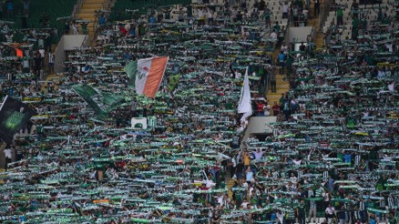 Bursaspor tribünlerinde Fenerbahçe maçı öncesi bayrak krizi