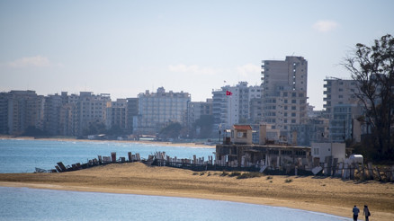 Sana dün Bellaspaısten baktık aziz Kıbrıs