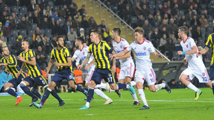 Fenerbahçeli yıldız için flaş sözler: Silah zoruyla oynamıyor...