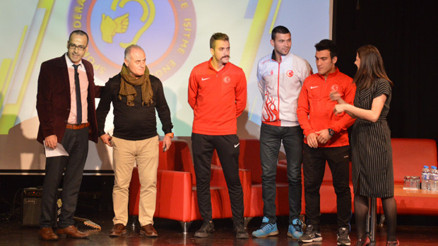 Engelli milli sporcular öğrencilerle buluştu
