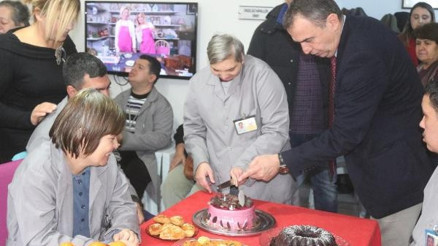 Ayvalık’ta özel çocuklara yılbaşı kutlaması