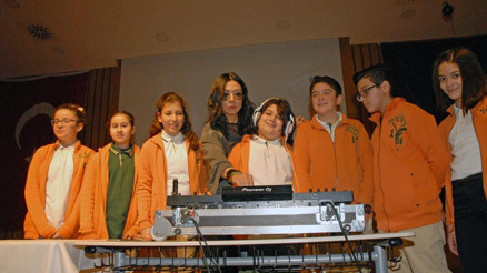 Öğrencilerle set başında