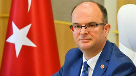 Rektörün dekan eşi görevden alındı...