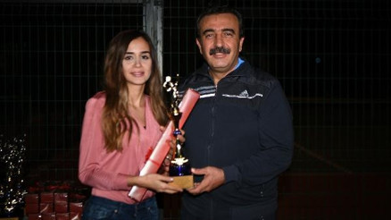 Başkan Çetin, şehitler anısına gösteri maçı yaptı