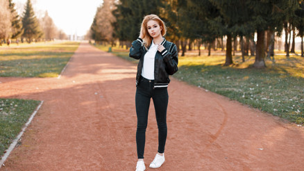 Yeniden moda olan siyah jean’lerle ne giymelisiniz