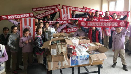 Taraftardan öğrencilere 6 bin kitap