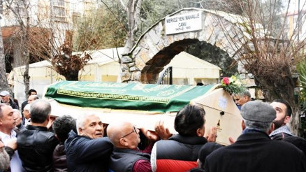 Oyuncu Turan Özdemir için tiyatroya başladığı İzmir sahnesinde tören (2)