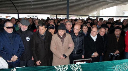 Özden Örnekin oğlu son yolculuğuna uğurlandı