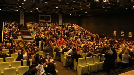 ‘Evlilik Curcunası’na büyük alkış