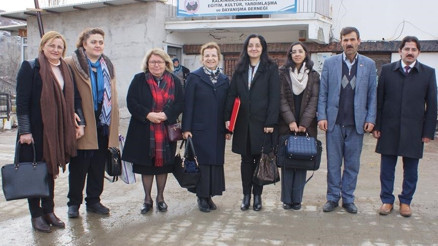 Doktorlar mahalle mahalle geziyor