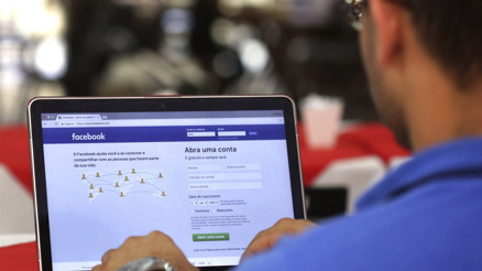 Facebook kullanıcıları sitede daha az zaman geçiriyor