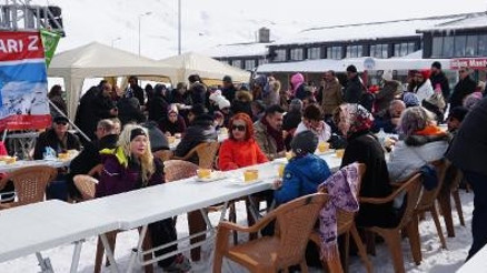 Erciyes Dağında arabaşı kuyruğu