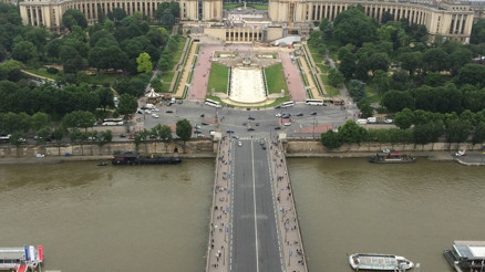 Filmlerle başlayan, kendisiyle devam eden Paris aşkı