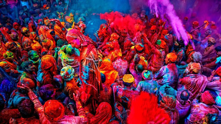 Renklerin içinde: HOLİ FESTİVALİ