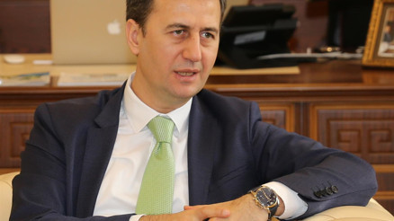 Sigarayı bırak, rektörden laptopu kap