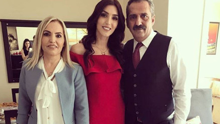 Yavuz Bingölün kızı Türkü Sinem Bingöl nişanlandı