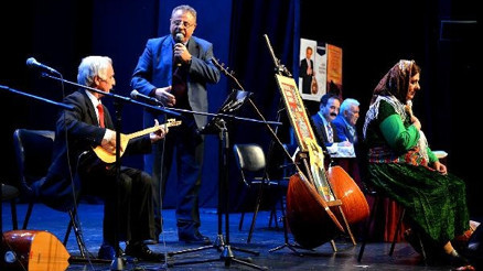 Muhsin Ertuğrul’un anıları sahnelenirken 7 Ulu Ozan aynı gecede anıldı