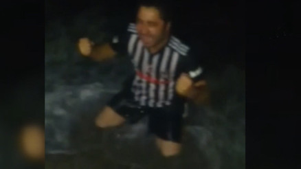 Beşiktaşın canı sağ olsun dedi ve denize atladı