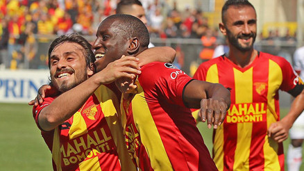 Demba Ba Göztepeyi sırtladı