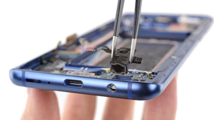 Galaxy S9u paramparça ettiler İçinden bakın ne çıktı