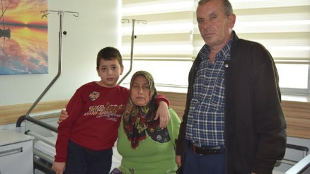 Böbreğinden bir avuç taş çıktı