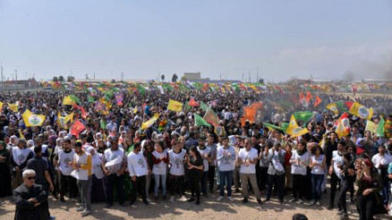 Mersinde zeytin dallı nevruz kutlaması
