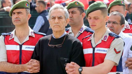 Akın Öztürk gelmek için yalvardı