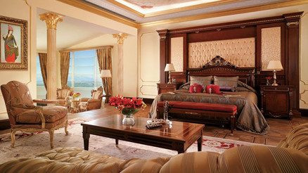 Rixos, ünlü otelin peşinde