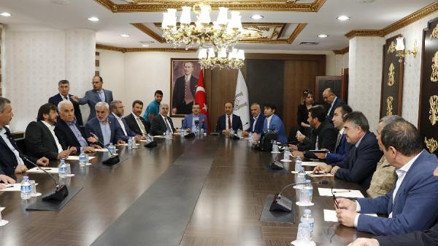 KİT Komisyonu, göçerlerin sorununu masaya yatırdı