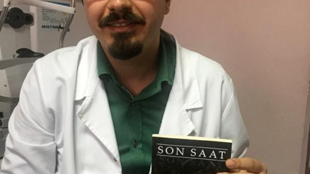 Doktor yazar, Son Saati yazdı