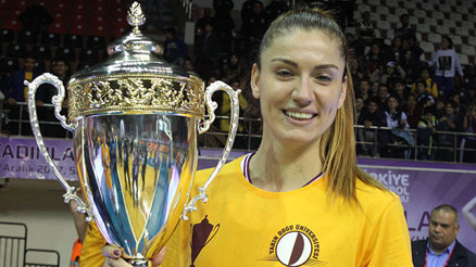 Bahar Çağlar kampüste Bahar Çağlar kampüste