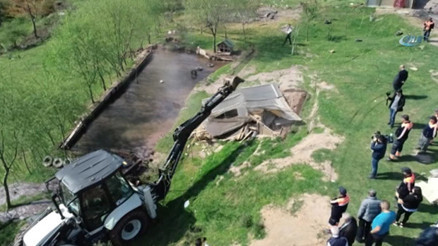 Dehşet Çiftliği yıkıldı