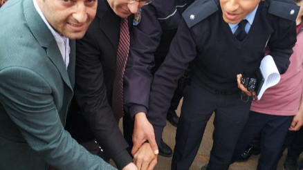 Okulda, kavga ihbarına gelen polise pastalı sürpriz