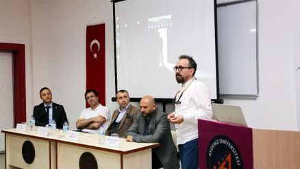 AÜde İnternet ve Bilişim paneli