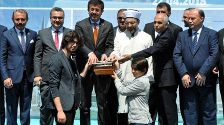 Bakan Zeybekci, yaptırdığı dini yüksek ihtisas merkezi ve caminin temelini attı