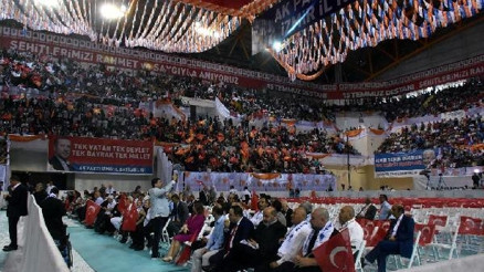 AK Parti İzmir il yönetiminde 12 kadın yer aldı