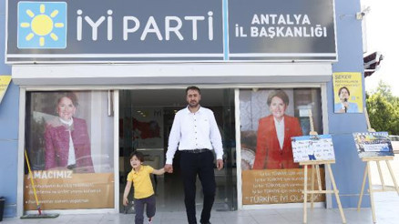 Düzenekle kızının yürümesini sağlayan Ali İhsan Yıldırım, milletvekili aday adayı