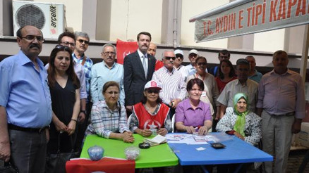 Aydında seçmenler, 100 bin imza için kuyrukta