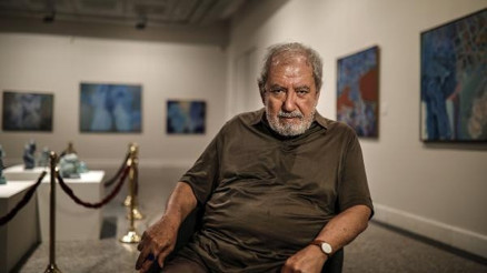 Parkinson ameliyatında resim yaptı, ameliyattan sonra sergi açtı