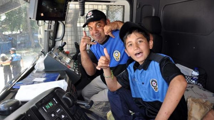Engelli öğrenciler bir günlük polis oldu