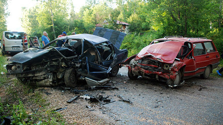 Tokatta iki otomobil çarpıştı: 1 ölü, 12 yaralı