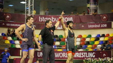 U23 Avrupa Güreş Şampiyonasında heyecan sürüyor