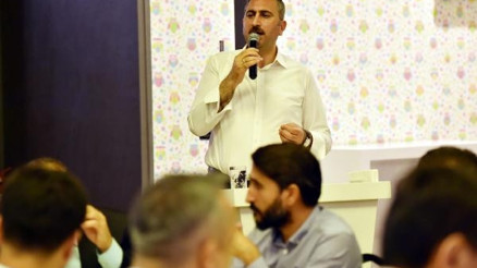 Bakan Gül, gençlerle sahurda buluştu