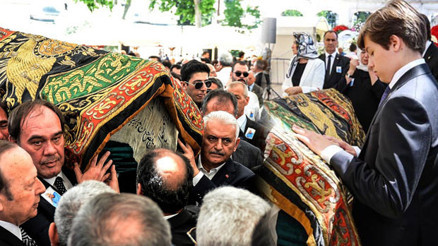 Erdoğan Demirörenin ardından iş, siyaset ve sanat dünyasının ünlü isimleri duygularını paylaştı Erdoğan Demirörenin ardından iş, siyaset ve sanat dünyasının ünlü isimleri duygularını paylaştı